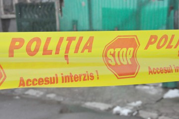 Găsită moartă în casă, la Peştera